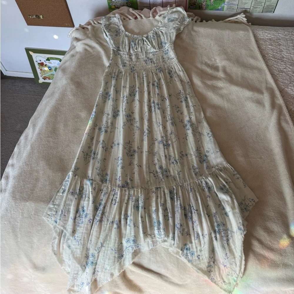 Urban Outfitters Kimchi Blue Suki Floral Smocked Midi Dress - Picture 2 of 12